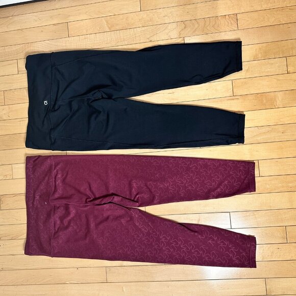 Set of TWO GAP FIT Eclipse Leggings Pants Size Medium Maroon Stars Back - Picture 7 of 10